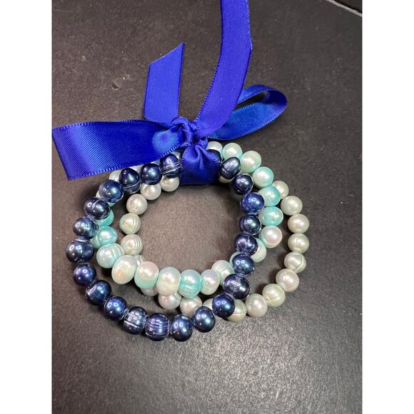 Set of three freshwater pearl shades of blue stretch bracelets - Picture 8 of 10